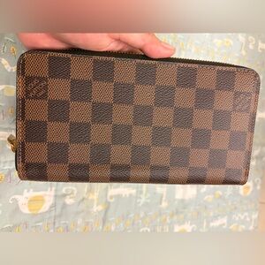 Louis Vuitton Zippy Wallet (PRICE FIRM)